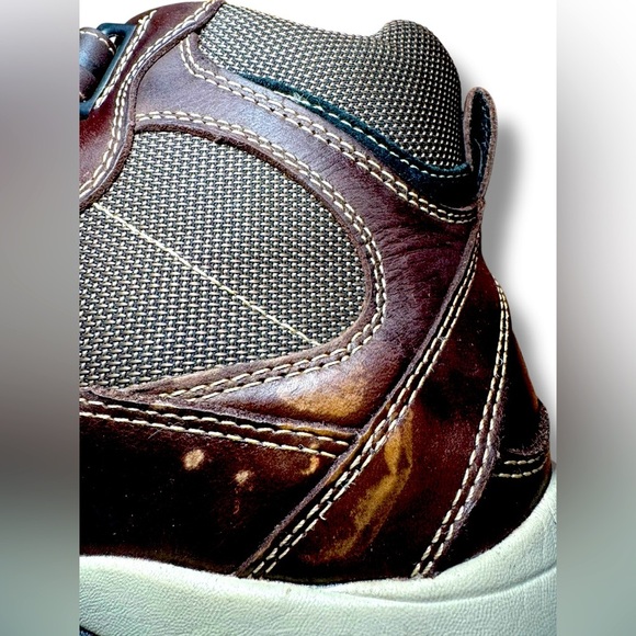 LL Bean Women's, Size 8 Snow Sneaker Artic Grip, Mid Hook and Loop, Dark Brown - Picture 11 of 11